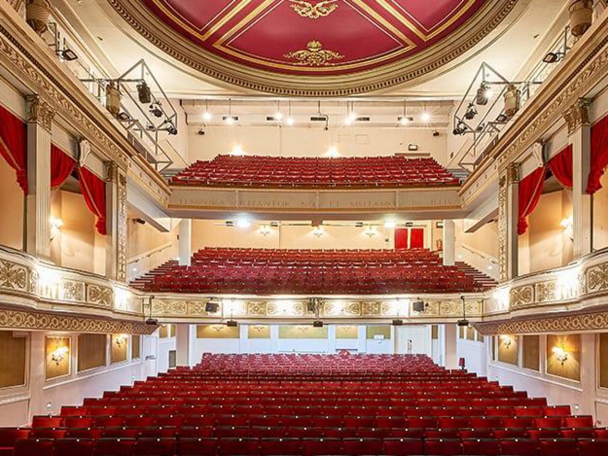 Vaudeville Theatre Seating Plan Now Playing Magic Goes Wrong