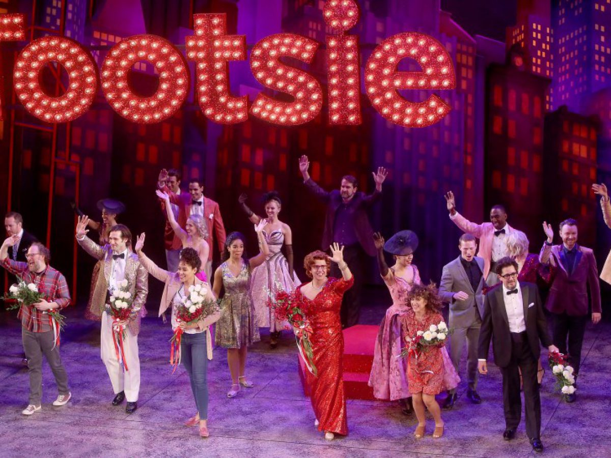 Tootsie Broadway Musical Part Of Cast Appear At Barnes Noble